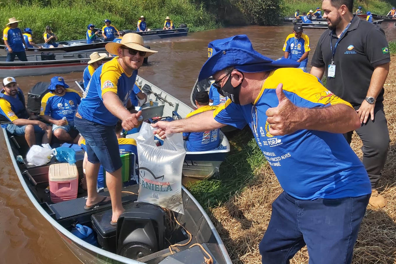 No Noroeste do Estado, Rio Xambrê é repovoado com 50 mil peixes juvenis