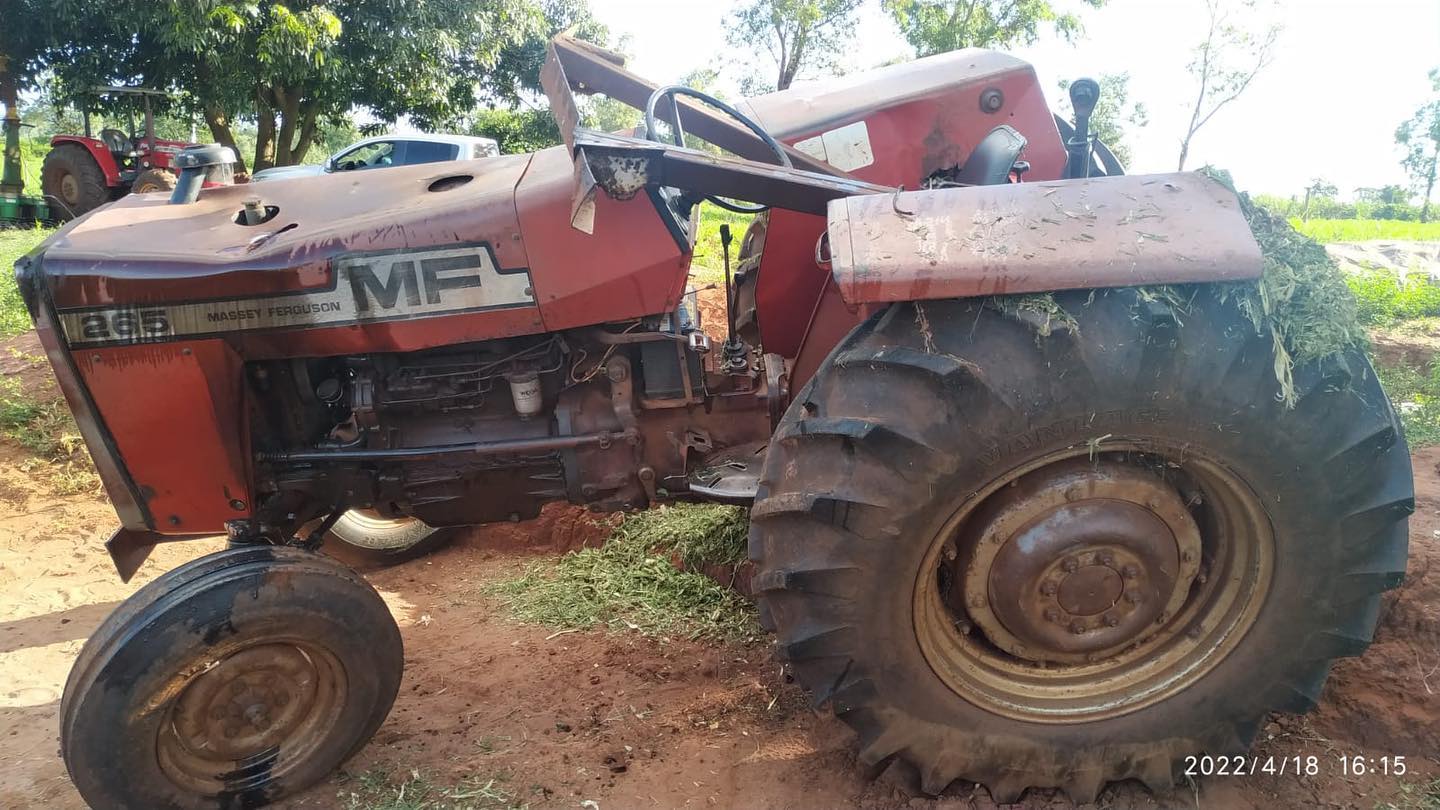 Trator tomba sobre trabalhador que morre na hora na estrada São Jorge.