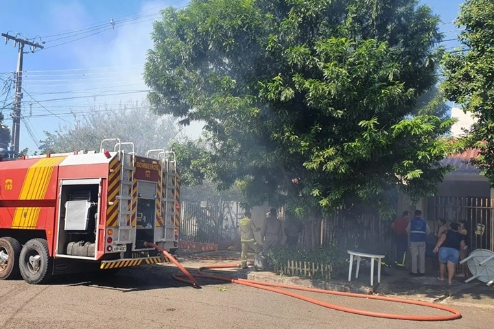 Homem resgata duas idosas de incêndio em residência