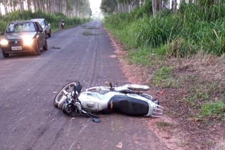 Trabalhador perde a vida ao bater em animal solto na pista em Iporã