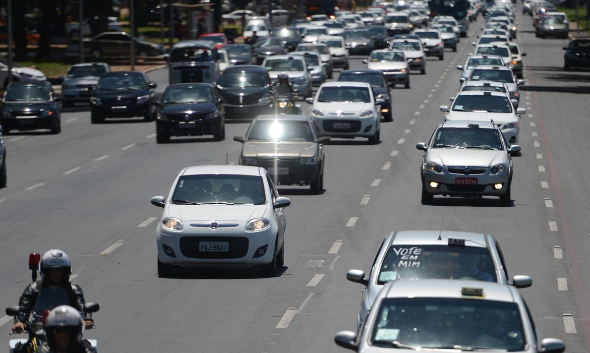 MP libera R$ 10,9 bi para auxílios a caminhoneiros e taxistas MP libera R$ 10,9 bi para auxílios a caminhoneiros e taxistas