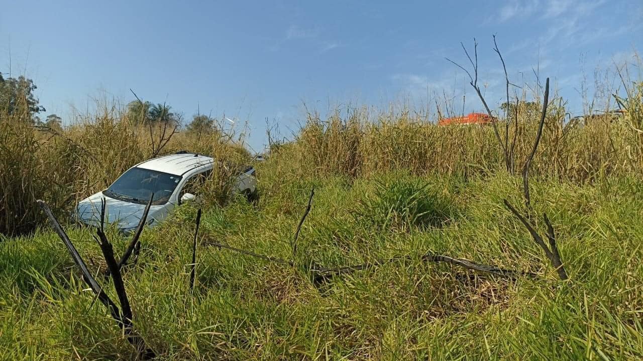 Criminoso com carro roubado morre em confronto com a polícia em Umuarama Criminoso com carro roubado morre em confronto com a polícia em Umuarama