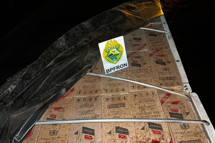 BPFron apreende quase R$ 3 milhões em cigarros do Paraguai na zona rural de Ivaté BPFron apreende quase R$ 3 milhões em cigarros do Paraguai na zona rural de Ivaté