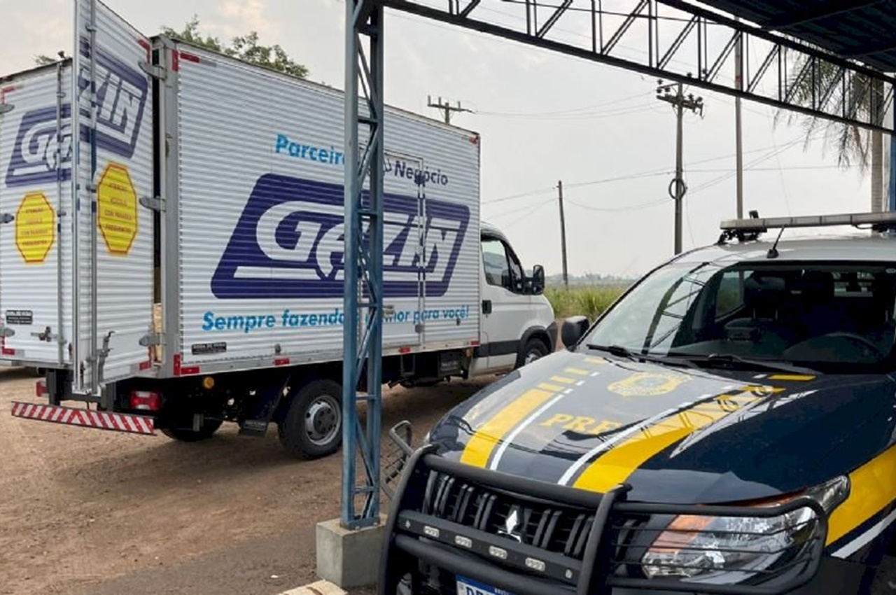 Traficantes são presos com 3 toneladas de maconha em caminhão falso da Gazin