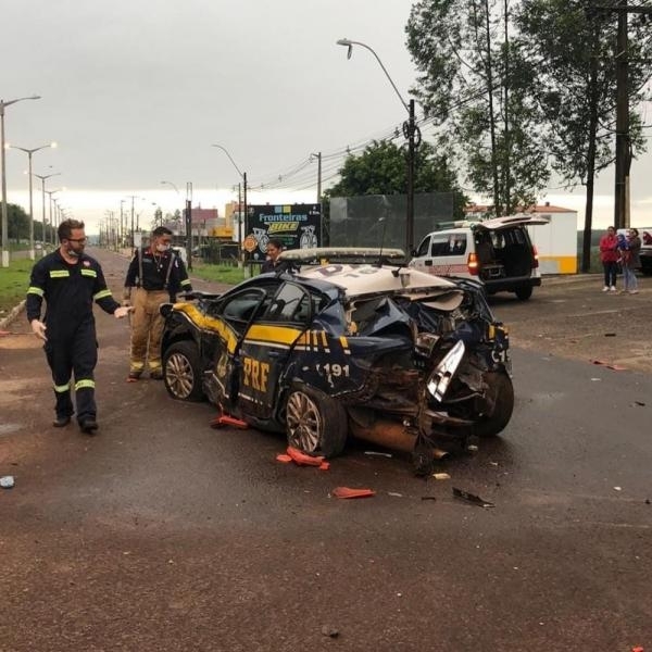 Policiais Rodoviários Federais ficam feridos em acidente durante perseguição em Salto del Guairá