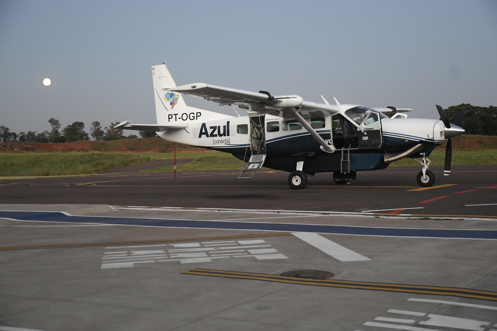 Falta de pilotos faz Azul ter de cancelar voos em todo o Brasil, incluindo Umuarama