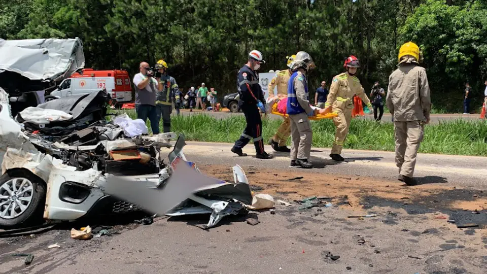 Bebê que estava em cadeirinha sai ileso de acidente envolvendo 11 veículos na BR-467