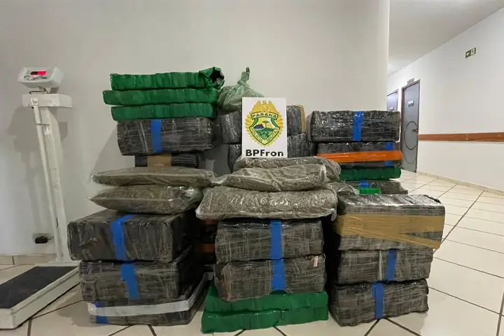 BPFron apreende quase meia tonelada de maconha na PR-323, em Umuarama