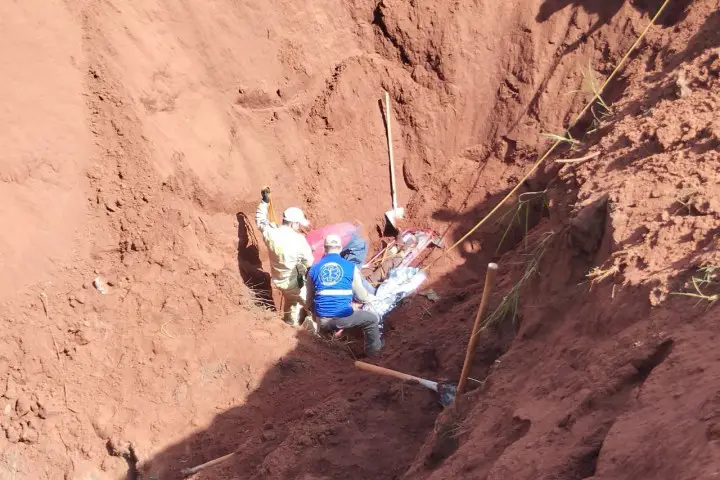 Trabalhador morre soterrado após deslizamento de terra na zona rural de Umuarama Trabalhador morre soterrado após deslizamento de terra na zona rural de Umuarama