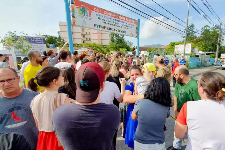 Homem invade creche com machado e mata quatro crianças em Santa  Catarina