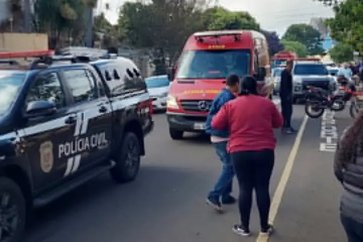Uma aluna morre após atirador invadir e disparar contra estudantes de colégio em Cambé Uma aluna morre após atirador invadir e disparar contra estudantes de colégio em Cambé