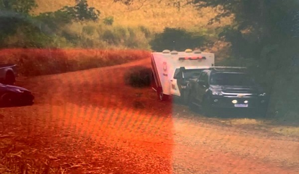 Homem tenta fugir da polícia, capota o carro e acaba morrendo.