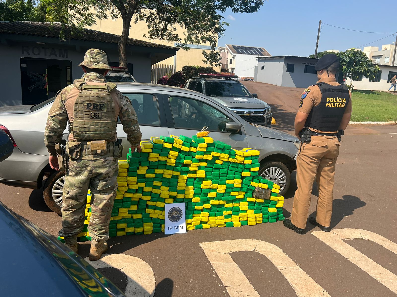 Toledo: Adolescente é abandonada com 300 quilos de maconha na zona rural.