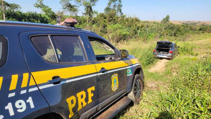 Terra Roxa: PRF apreende 99 quilos de maconha com mulher grávida e o namorado fugiu.