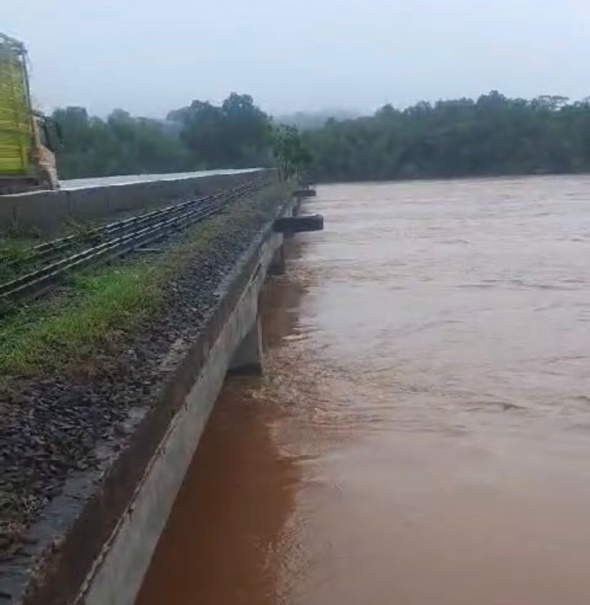 PR-323: ponte sobre o Rio Ivaí, entre Cianorte e Maringá, é liberada para tráfego de veículos