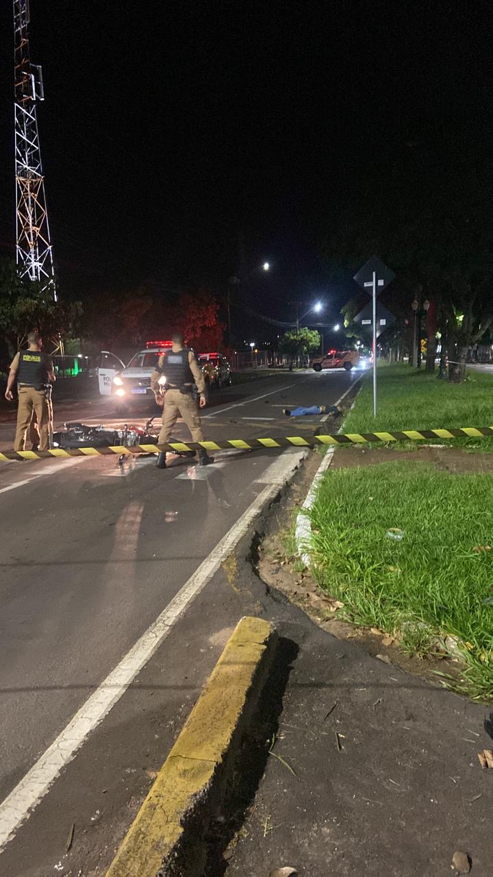 Jovem de 16 anos morre ao colidir em poste no Centro de Umuarama durante fuga da PM