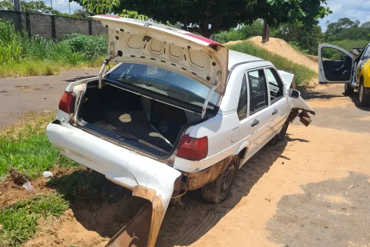 Homem furta carro e causa acidente no Porto Cobrinco