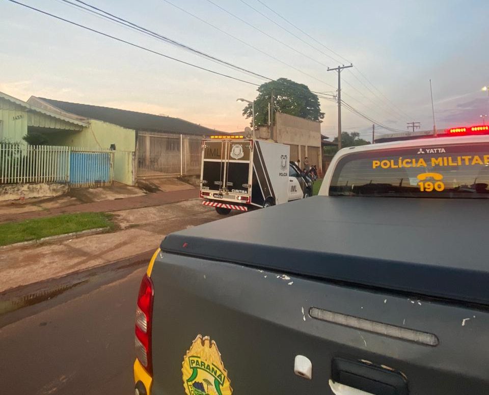 Mulher é morta a facadas pelo marido em Iporã Mulher é morta a facadas pelo marido em Iporã