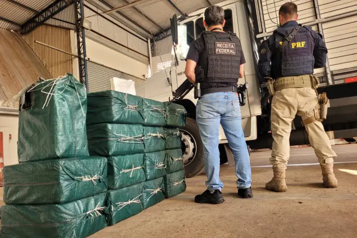 Na PR-323, PRF realiza maior apreensão de cocaína do Brasil: mais de meia tonelada