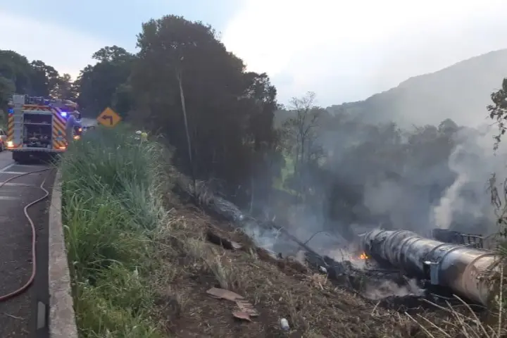 Criança de 6 anos morre queimada em gravíssimo acidente na BR-376, no Paraná