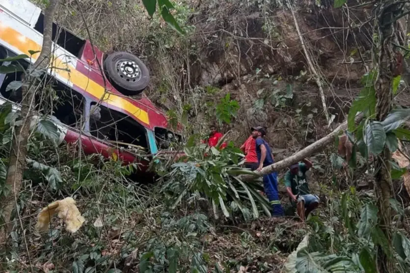 18 mortos em grave acidente com ônibus na Serra da Barriga