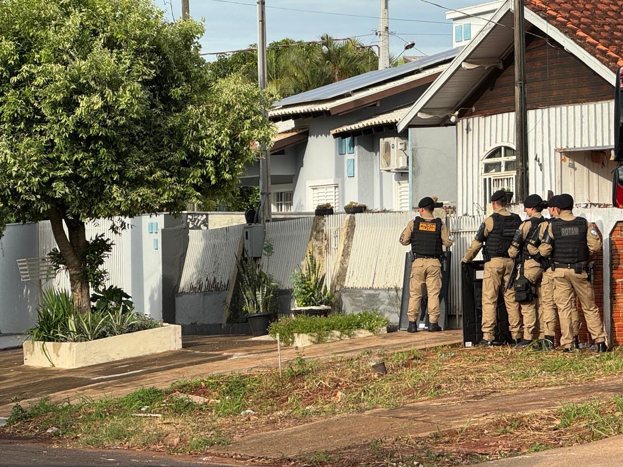 Homem que mantinha filhos reféns em Altônia é morto pela polícia após ameaça de morte contra criança