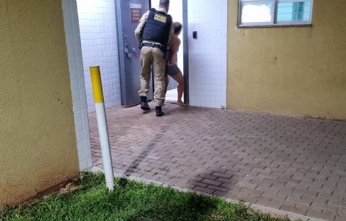 Homem ameaça inquilina, tenta cobrar aluguel com sexo e é pego pela PM de cueca no Paraná