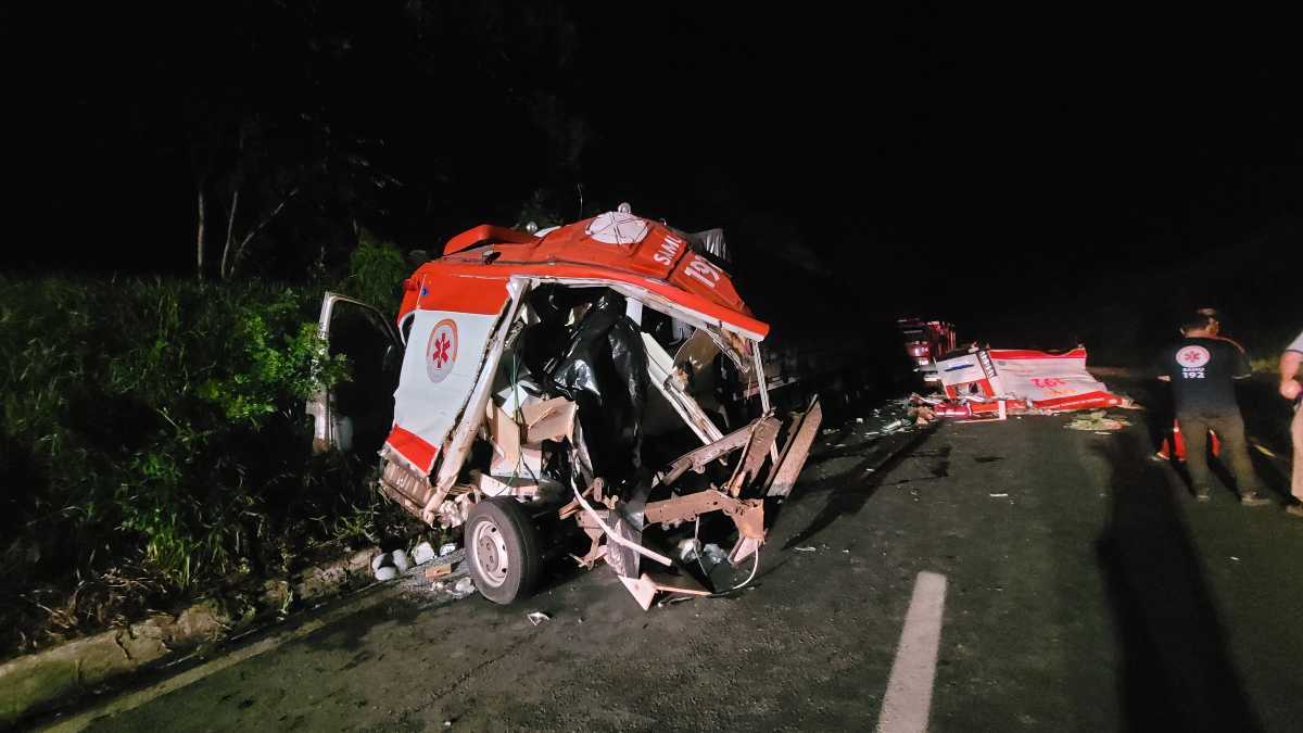 Médico, enfermeira, paciente e motorista de ambulância morrem em acidente na BR-476