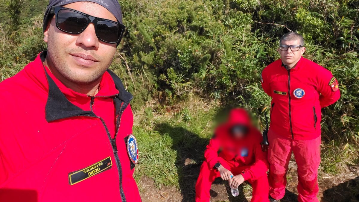 Jovem fica preso no Pico Paraná e passa Natal com bombeiros após travar coluna