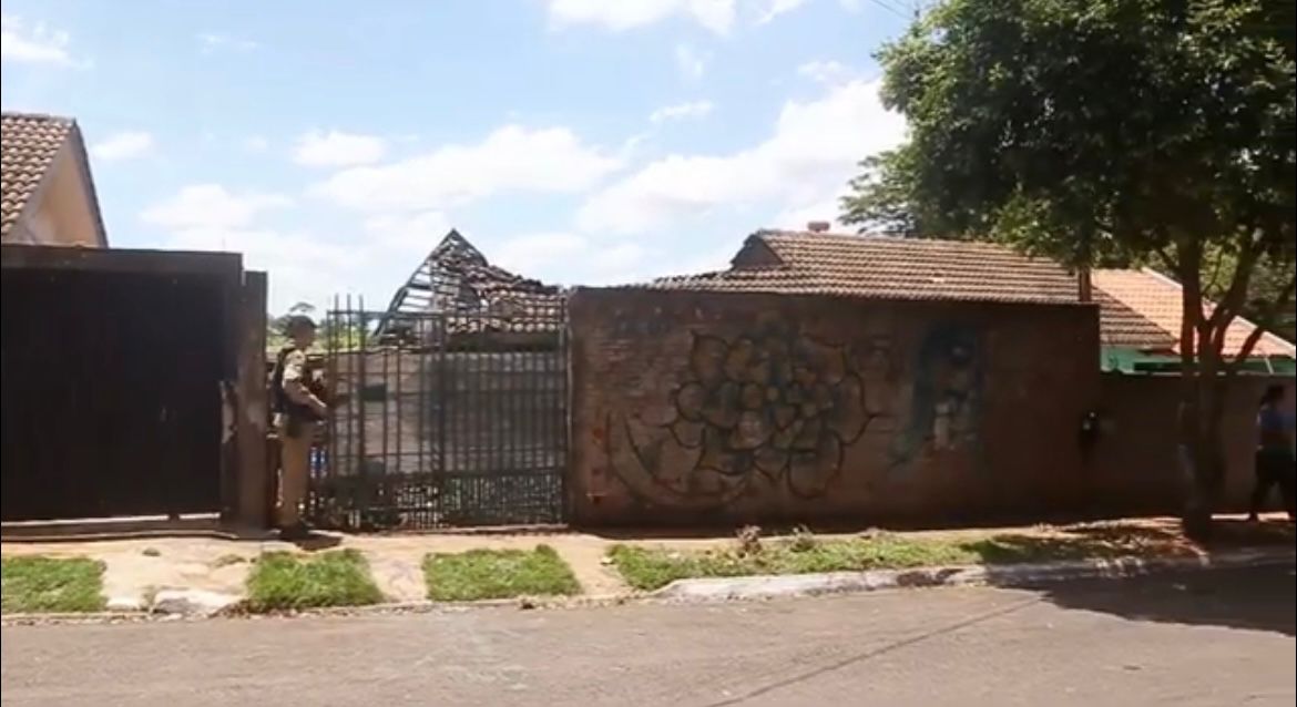 Corpo Carbonizado é Encontrado em Residência Incendiada no Conjunto Residencial Sonho Meu, em Umuarama