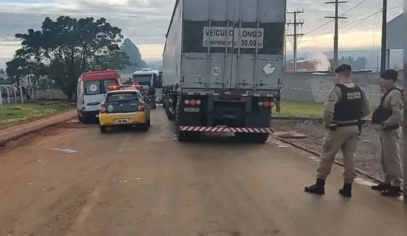 Caminhoneiro é suspeito de matar dois irmãos durante discussão no trânsito no PR Caminhoneiro é suspeito de matar dois irmãos durante discussão no trânsito no PR