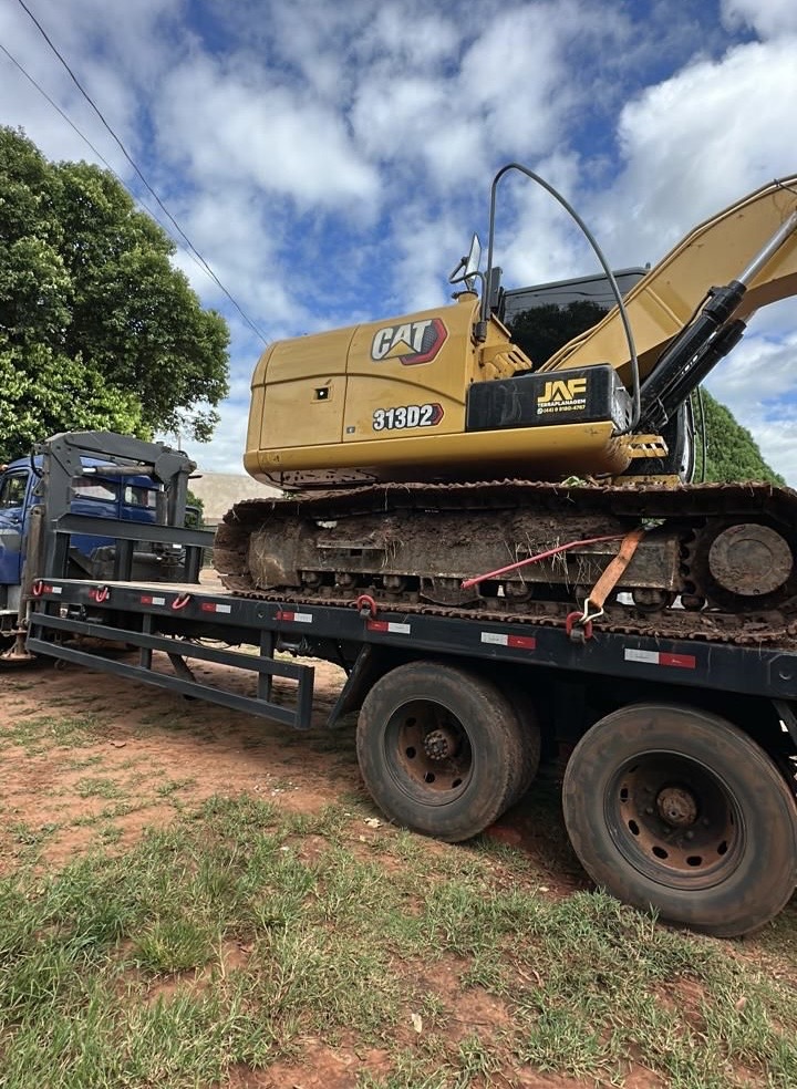 Escavadeira hidráulica é furtada em área rural de Icaraíma Escavadeira hidráulica é furtada em área rural de Icaraíma