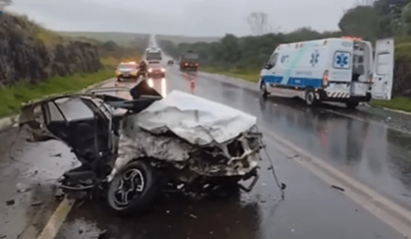 Acidentes na BR-277 deixam quatro mortos em dois trechos da rodovia no Paraná Acidentes na BR-277 deixam quatro mortos em dois trechos da rodovia no Paraná