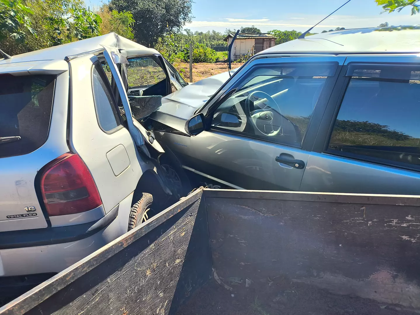 Colisão entre veículos na PR-182 deixa três pessoas feridas entre Ivaté e o Córrego 215