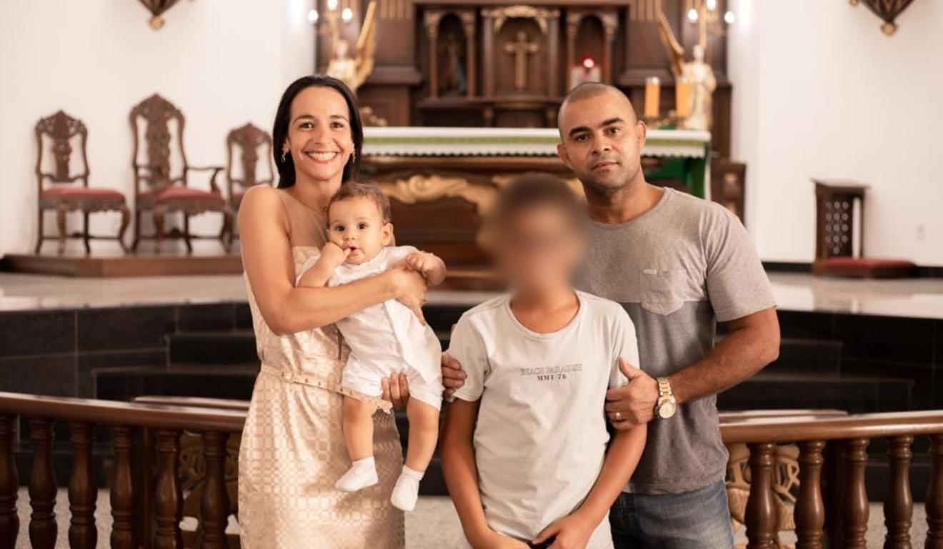 Adolescente confessa que matou pais e irmão e indica onde corpos foram escondidos Adolescente confessa que matou pais e irmão e indica onde corpos foram escondidos