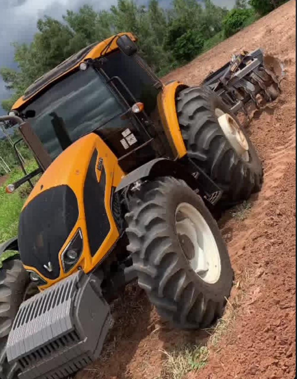 Trator é furtado em propriedade rural de Alto Paraíso Trator é furtado em propriedade rural de Alto Paraíso