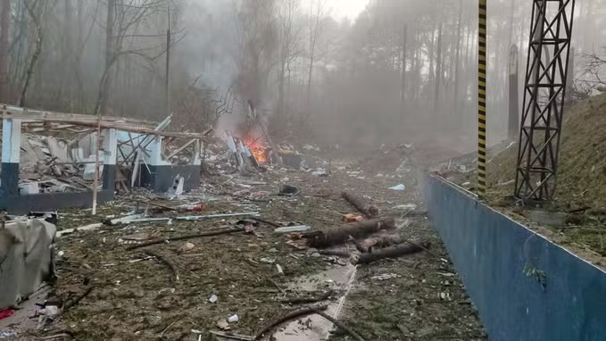 Imagens mostram estragos em fábrica de explosivos que explodiu na Grande Curitiba Imagens mostram estragos em fábrica de explosivos que explodiu na Grande Curitiba