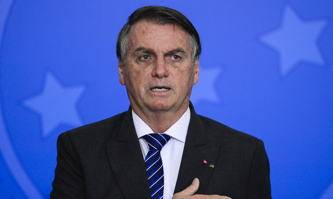 Moraes decreta prisão domiciliar de Bolsonaro Moraes decreta prisão domiciliar de Bolsonaro