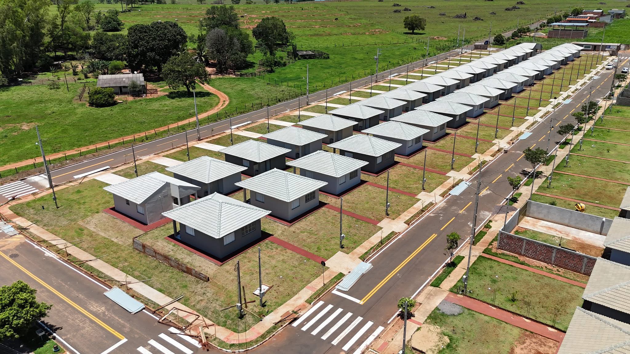Prefeitura de Alto Paraíso faz entrega das chaves de 36 novas unidades habitacionais