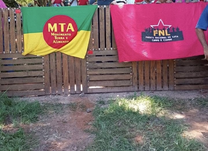 Sem-terra ocupam fazenda em Xambrê; polícia fechou acesso ao local